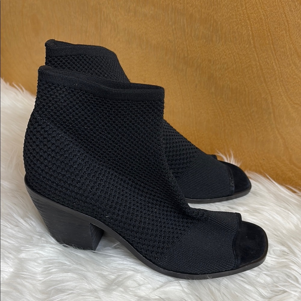 Like New Eileen Fisher Black Ark Open Toe Wedge Bootie Knit Size 6 1/2